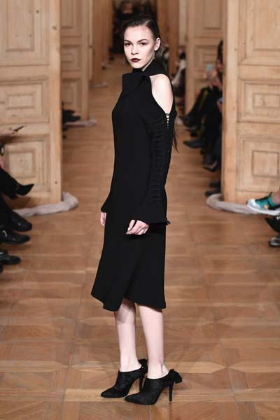 MBFWI İKİNCİ DEFİLESİ BURÇE BEKREK