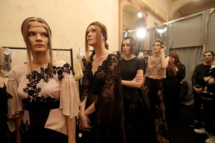 ÖZLEM SÜER BACKSTAGE