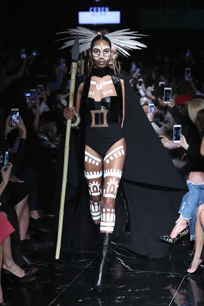 MBFWI İKİNCİ GÜNÜ DEFİLELERİNDEN CEREN OCAK