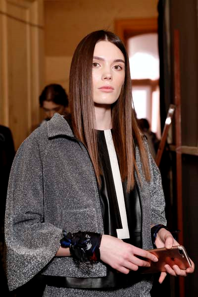 İKİNCİ GÜN MEHTAP ELAİDİ BACKSTAGE