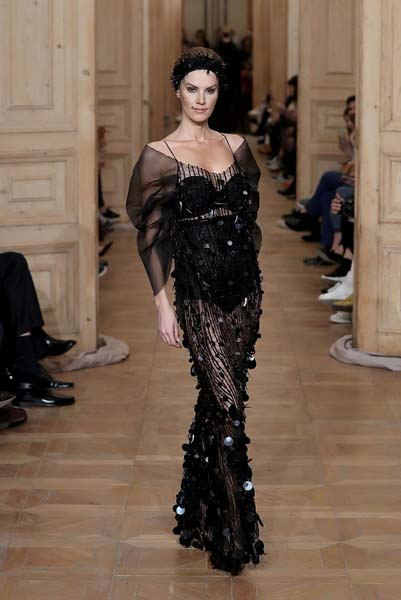 NİHAN PEKER DEFİLESİNDEN ÖZEL KARELER