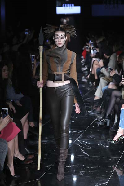 MBFWI İKİNCİ GÜNÜ DEFİLELERİNDEN CEREN OCAK