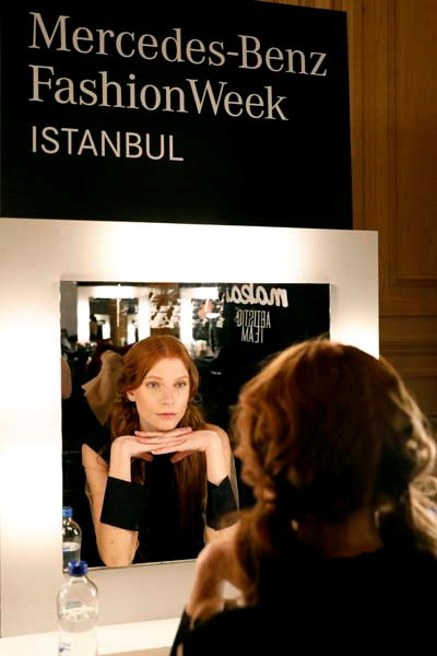 İKİNCİ GÜN MEHTAP ELAİDİ BACKSTAGE