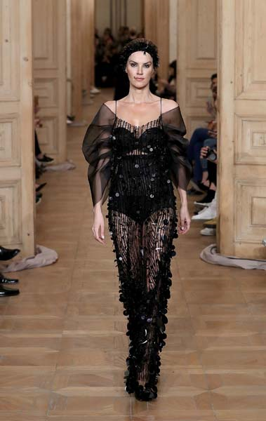 NİHAN PEKER DEFİLESİNDEN ÖZEL KARELER