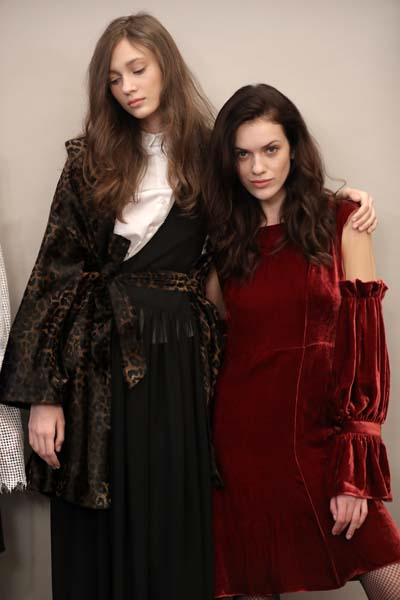 MBFWI İKİNCİ GÜNÜ AÇILIŞ DEFİLESİ MEHTAP ELAİDİ