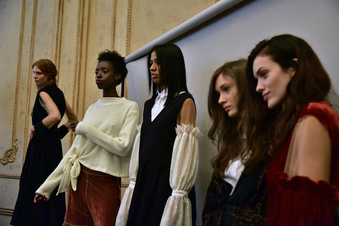 MBFWI İKİNCİ GÜNÜ AÇILIŞ DEFİLESİ MEHTAP ELAİDİ