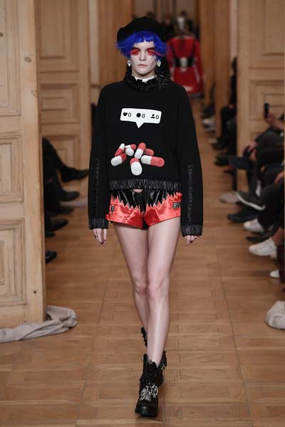 MBFWI EN RENKLİ DEFİLESİ DB BERDAN 