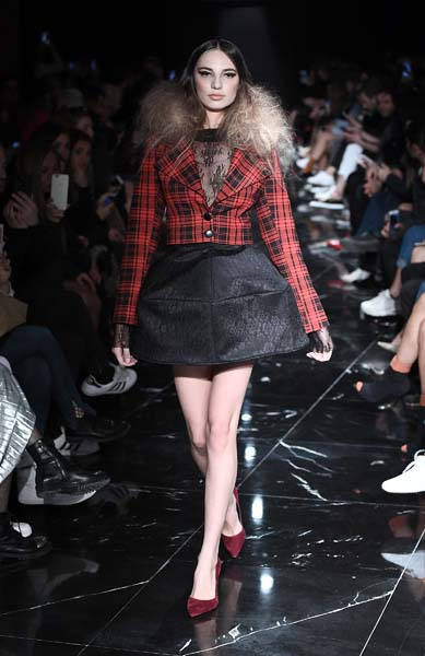 MERT ERKAN DEFİLESİNDEN ÖZEL KARELER