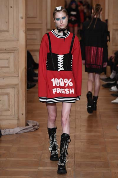 MBFWI EN RENKLİ DEFİLESİ DB BERDAN 