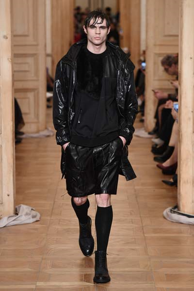 MBFWI ÜÇÜNCÜ GÜNÜ DEFİLELERİNDEN İLKİ : NEW GEN 