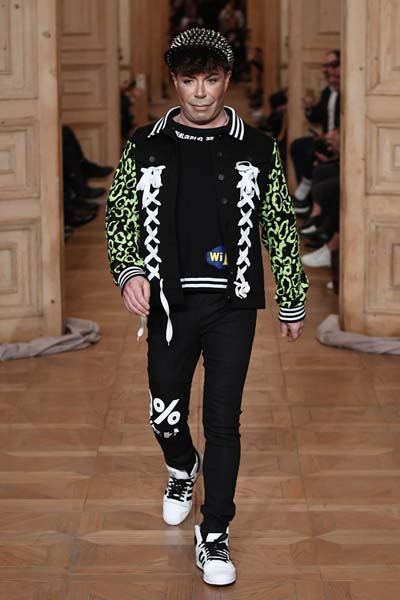 MBFWI EN RENKLİ DEFİLESİ DB BERDAN 