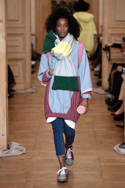 MBFWI ÜÇÜNCÜ GÜNÜ DEFİLELERİNDEN İLKİ : NEW GEN 