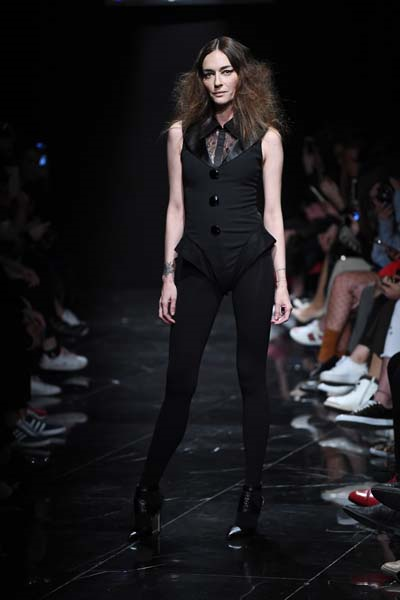 MERT ERKAN DEFİLESİNDEN ÖZEL KARELER