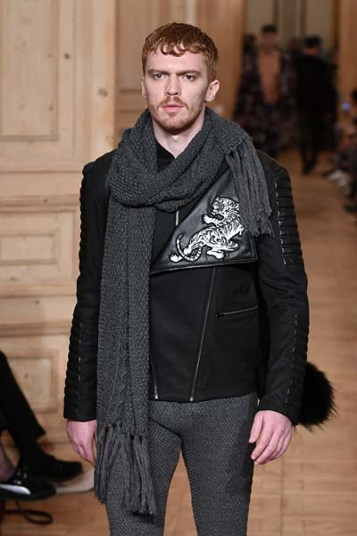 MBFWI ÜÇÜNCÜ GÜNÜ DEFİLELERİNDEN İLKİ : NEW GEN 