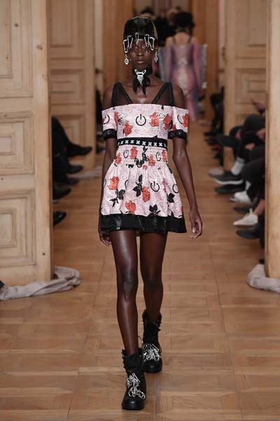 MBFWI EN RENKLİ DEFİLESİ DB BERDAN 