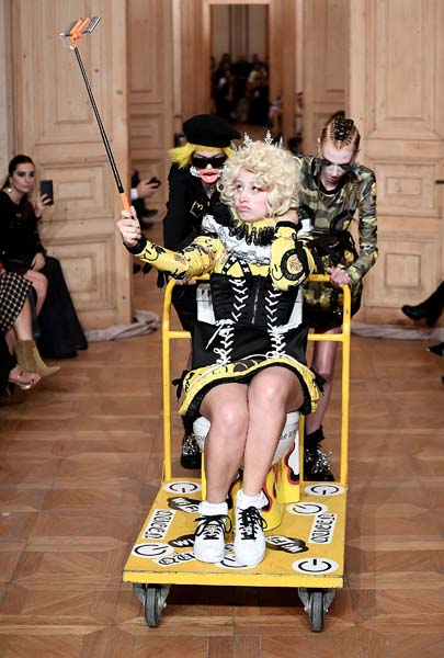 MBFWI EN RENKLİ DEFİLESİ DB BERDAN 