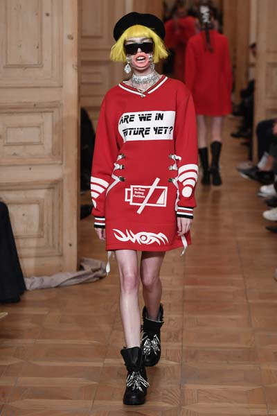 MBFWI EN RENKLİ DEFİLESİ DB BERDAN 