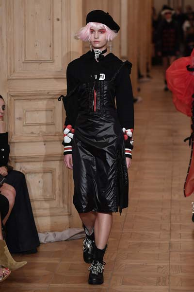 MBFWI EN RENKLİ DEFİLESİ DB BERDAN 