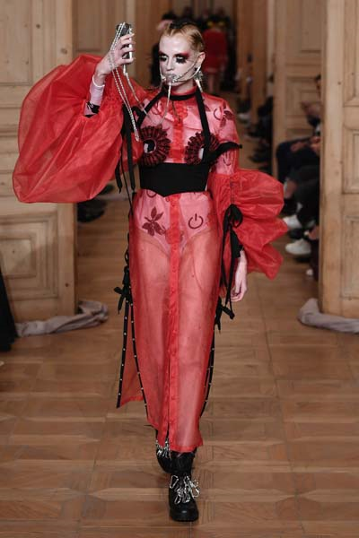 MBFWI EN RENKLİ DEFİLESİ DB BERDAN 