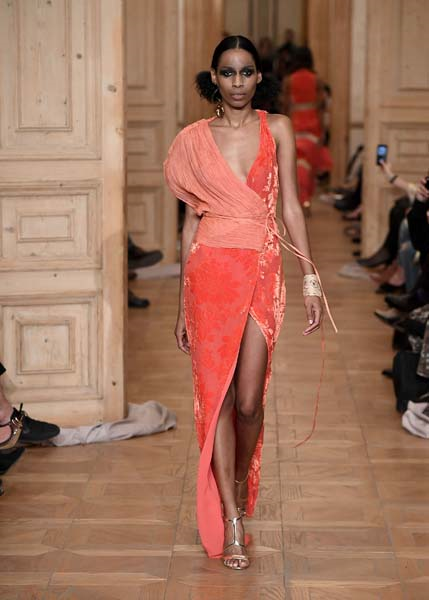 MBFWI SON DEFİLESİ TUBA ERGİN