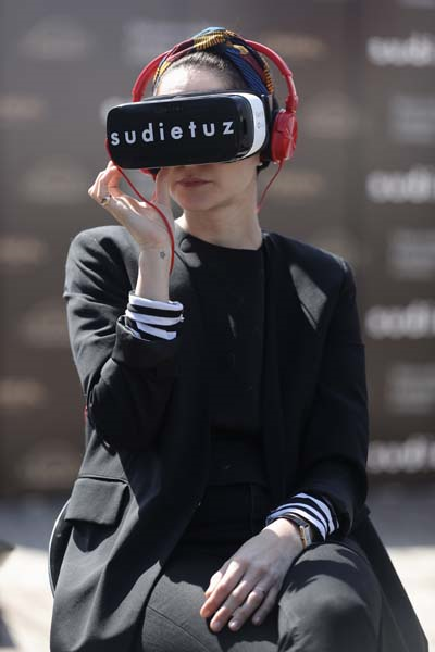 MODA HAFTASINA VRLI SUNUM SUDİ ETUZ