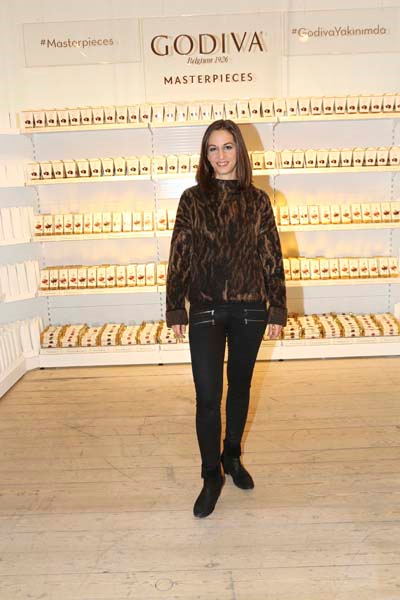 İŞ VE SANAT BİR ARADA