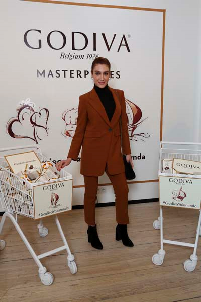 İŞ VE SANAT BİR ARADA