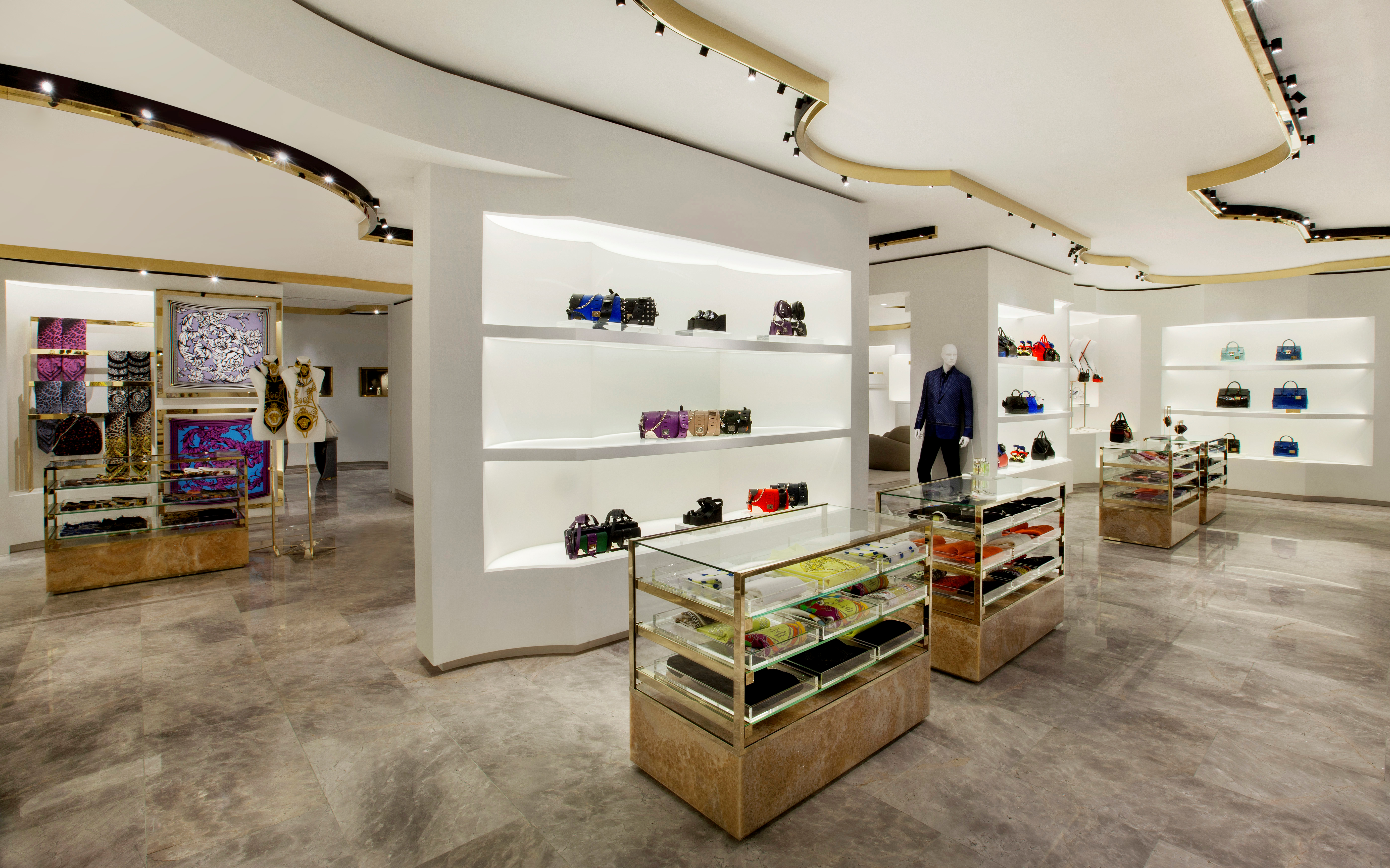 VERSACE, HONG KONGDA MAĞAZA AÇTI