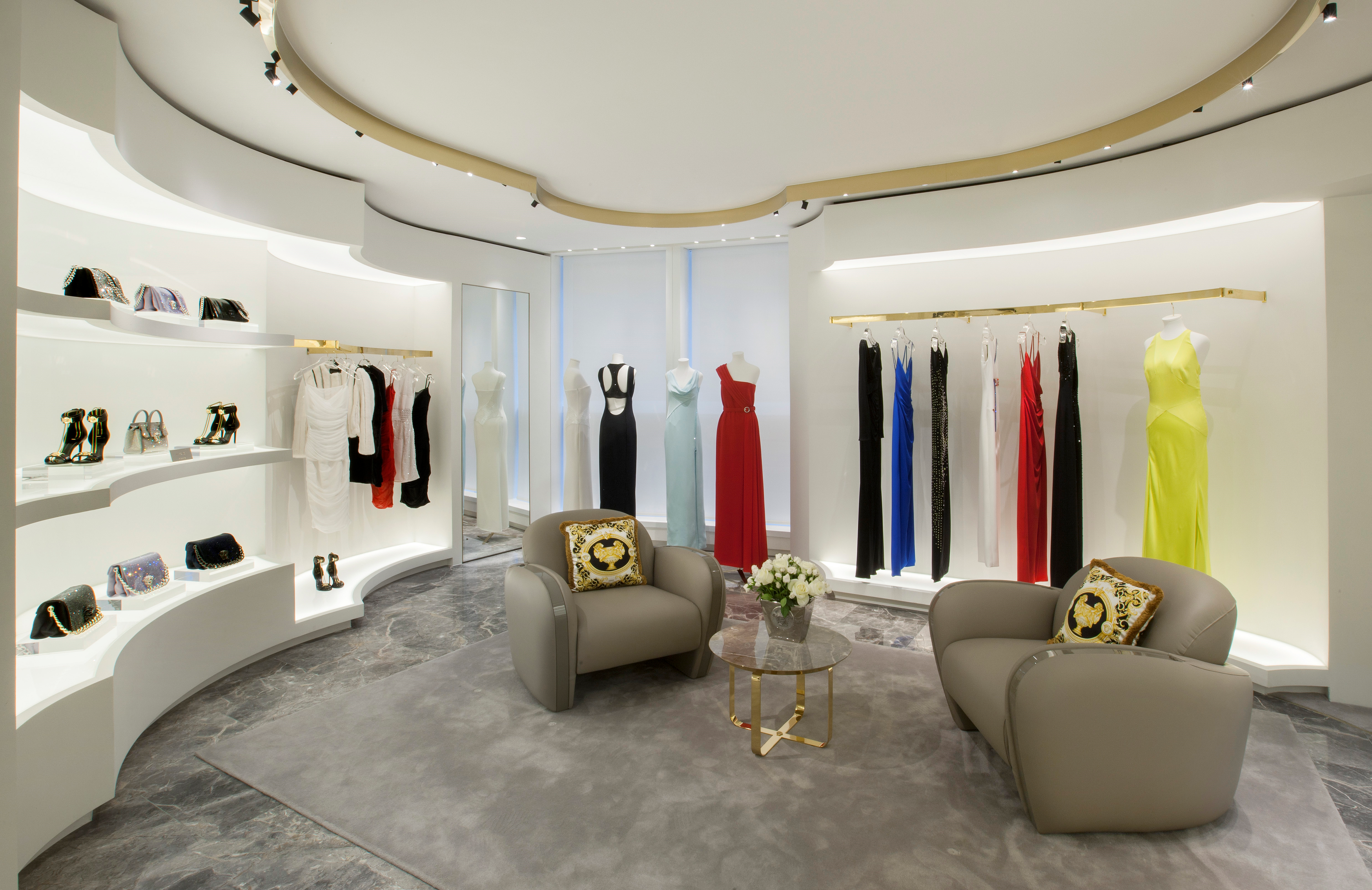 VERSACE, HONG KONGDA MAĞAZA AÇTI