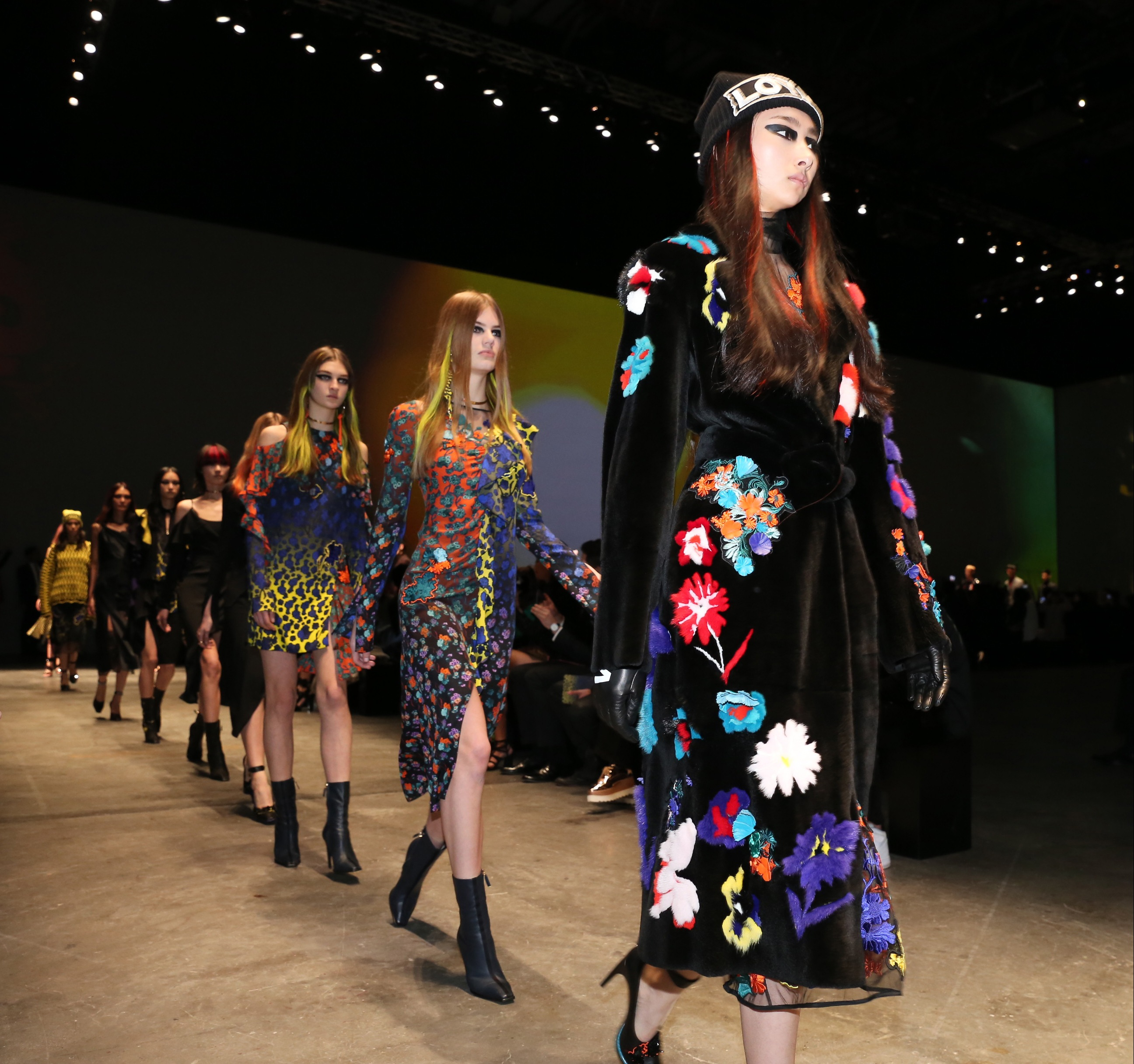 VERSACE, HONG KONGDA MAĞAZA AÇTI