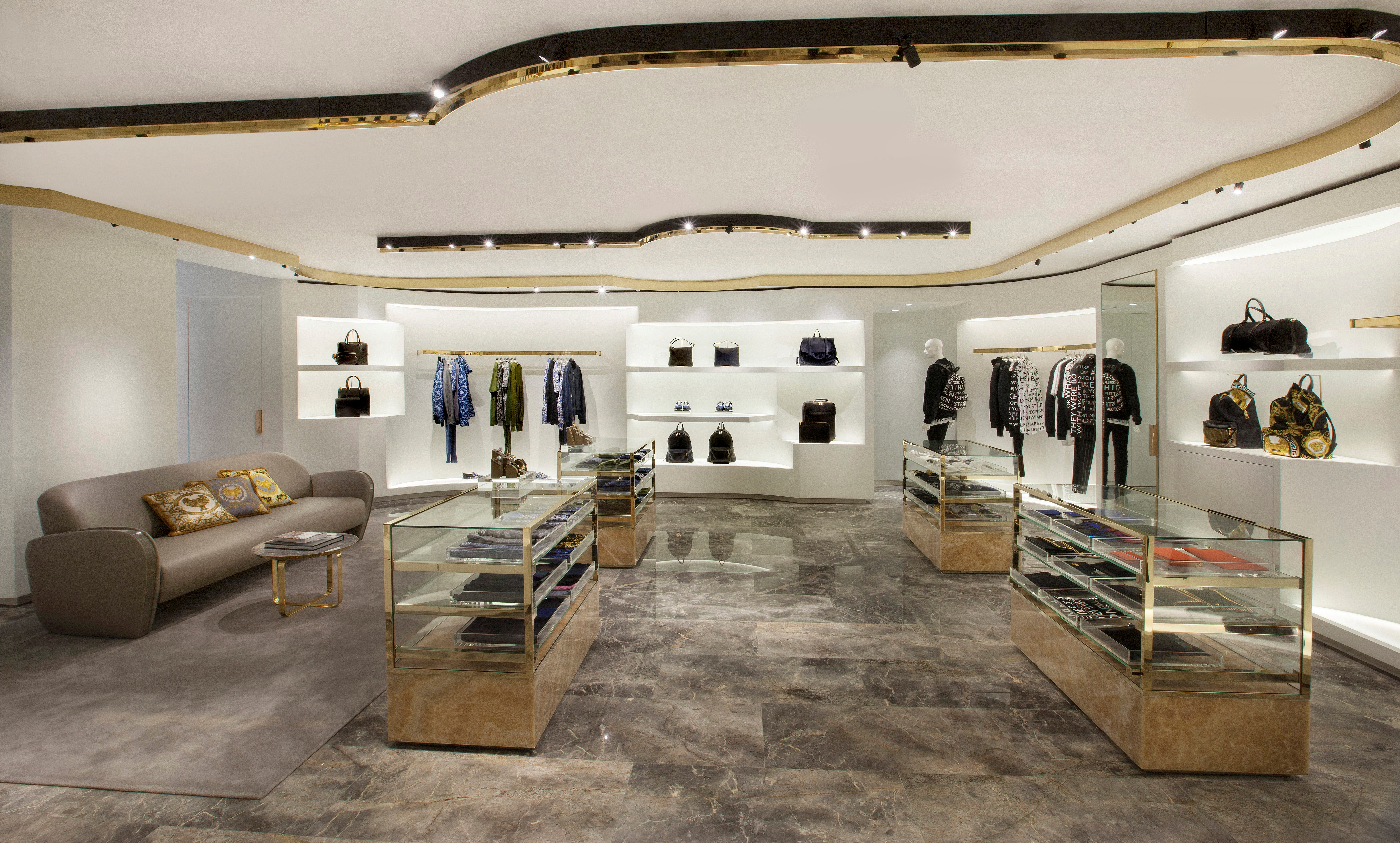 VERSACE, HONG KONGDA MAĞAZA AÇTI