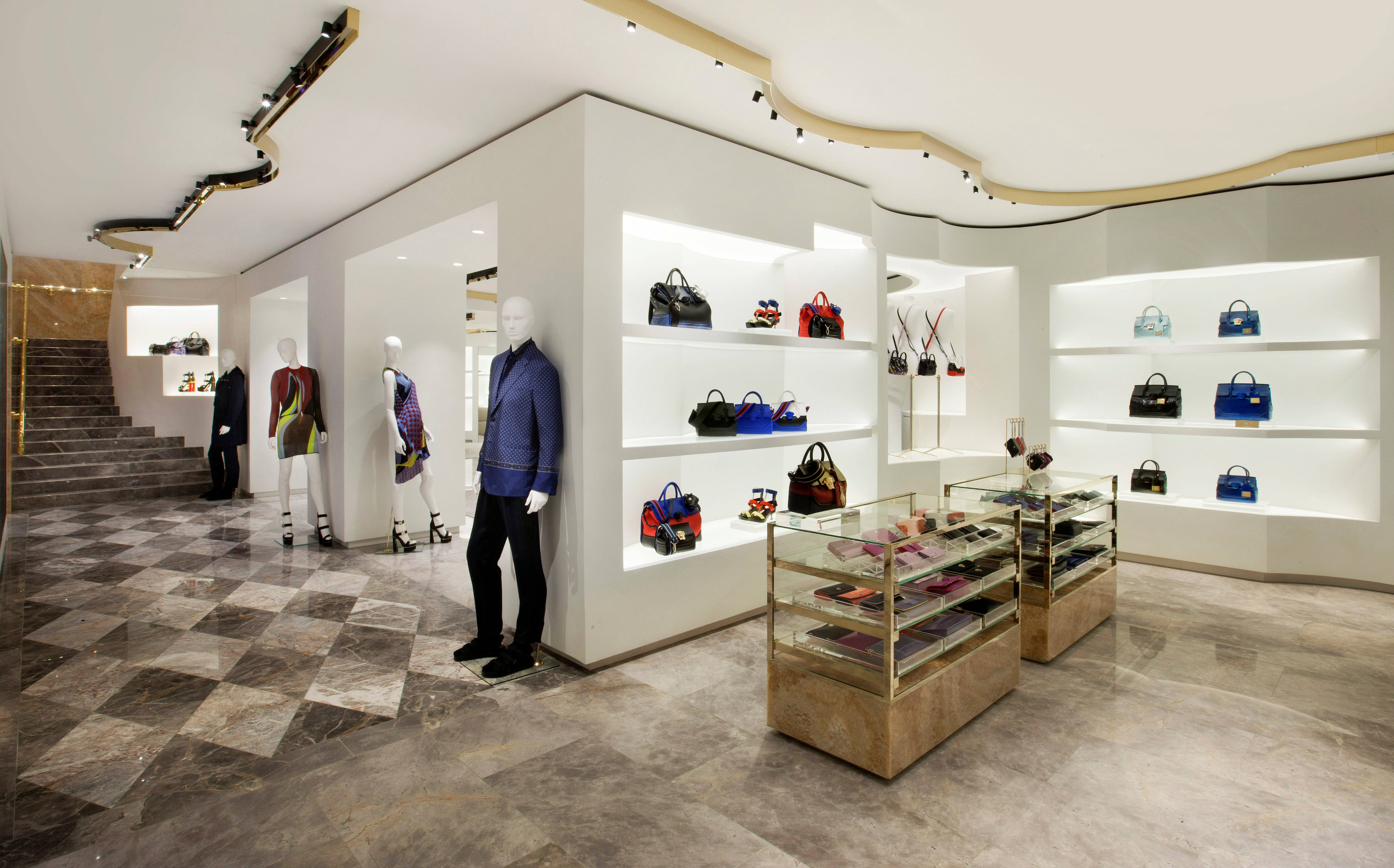 VERSACE, HONG KONGDA MAĞAZA AÇTI