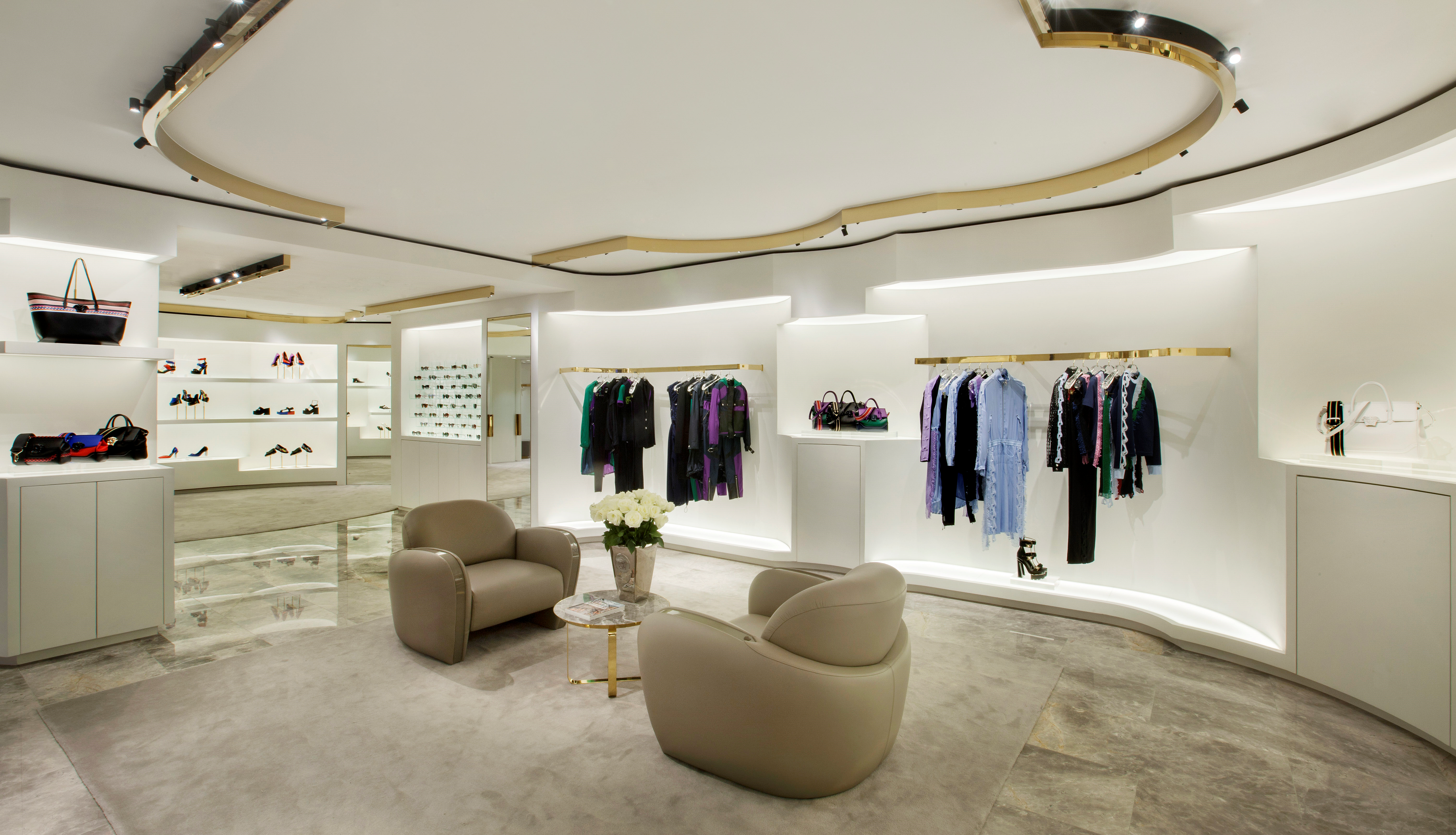 VERSACE, HONG KONGDA MAĞAZA AÇTI