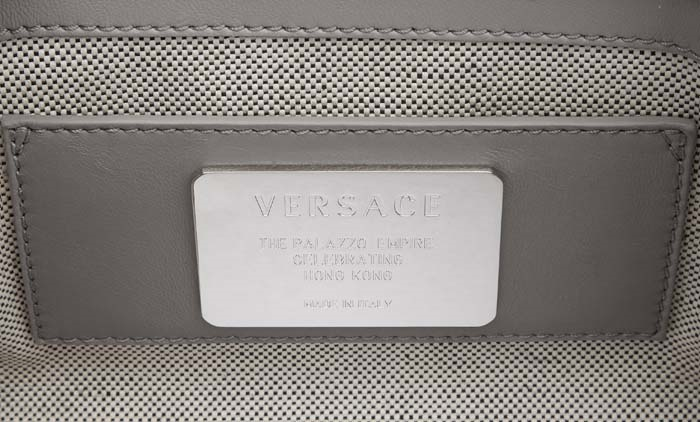 VERSACE, HONG KONGDA MAĞAZA AÇTI