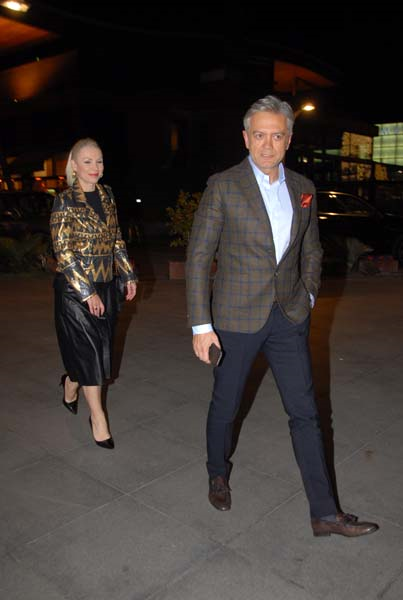 ATABARUT ÇİFTİ YEMEKTE