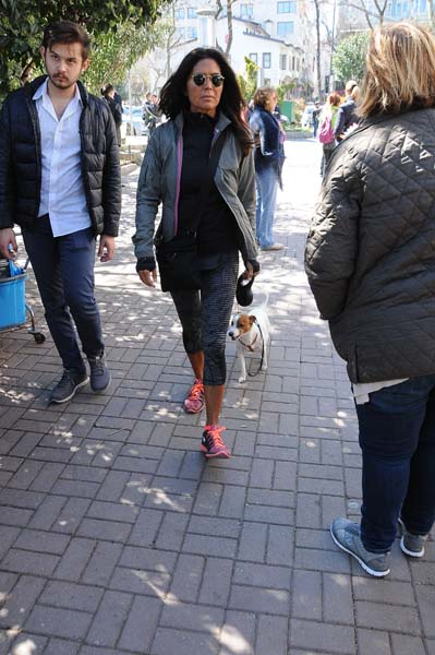 ŞEBNEM VE CELAL ÇAPA ÇİFTİ YÜRÜYÜŞTE