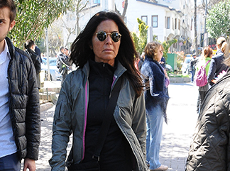 ŞEBNEM VE CELAL ÇAPA ÇİFTİ YÜRÜYÜŞTE