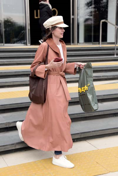 KIZLARI İÇİN ALIŞVERİŞTE