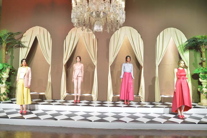 TROPİKAL ETKİLİ YENİ KOLEKSİYON