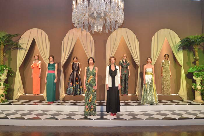 TROPİKAL ETKİLİ YENİ KOLEKSİYON