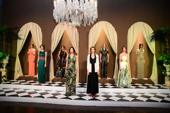 TROPİKAL ETKİLİ YENİ KOLEKSİYON