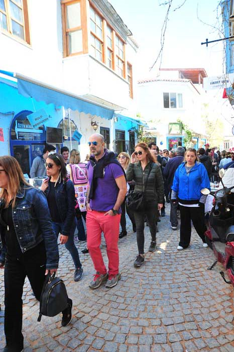 ALAÇATI OT FESTİVALİ İLE ALAÇATI SEZONU AÇILDI