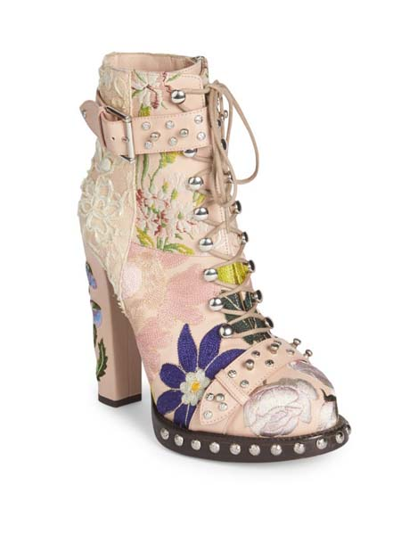 TASARIM AYAKKABILAR İNTERNETTE SATIŞTA