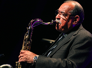 KEREM GÖRSEV ERNIE WATTS TURNEYE ÇIKIYOR