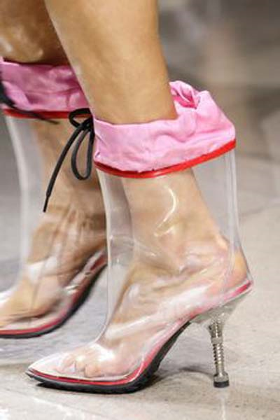 ŞEFFAF AYAKKABI TRENDİ