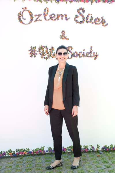 ÖZLEM SÜERDEN WHITE SHIRT KOLEKSİYON TANITIMI