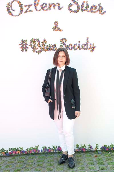 ÖZLEM SÜERDEN WHITE SHIRT KOLEKSİYON TANITIMI