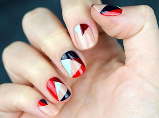 DİKKAT ÇEKİCİ TIRNAKLAR