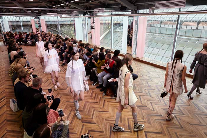 MİLANODA PRADA RESORT DEFİLESİ