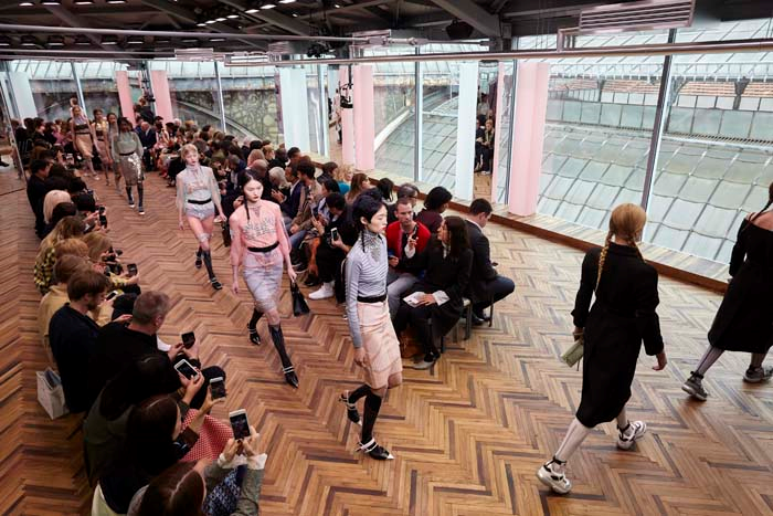 MİLANODA PRADA RESORT DEFİLESİ